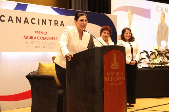 Galardonan a la diputada Marcela Guerra y a 25 integrantes de la LXV Legislatura con el Premio “Águila Canacintra al Mérito Legislativo”