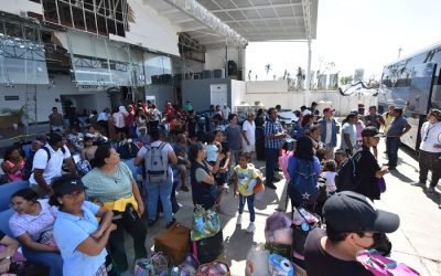Puente humanitario por huracán Otis trasladó 12,944 personas por vía aérea y terrestre: SICT