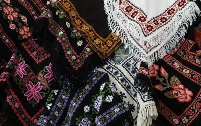 Tejida con amor y horas de devoción artesanos del Estado de México crean indumentaria tradicional indígena