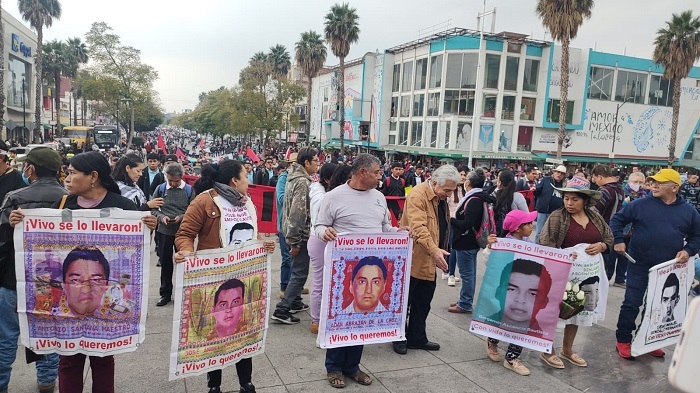 SCJN ordena a la FGR publicar carpeta de investigación del caso Ayotzinapa