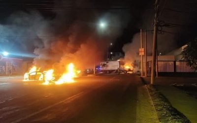 Reportan quema de vehículos y balacera en Tabasco
