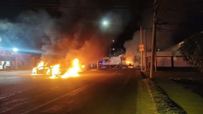 Reportan quema de vehículos y balacera en Tabasco