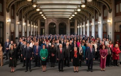 Encomienda AMLO a diplomáticos defensa de mexicanos en el exterior