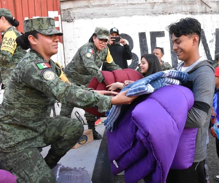 Sedena entrega apoyos a familias vulnerables ante temporada invernal