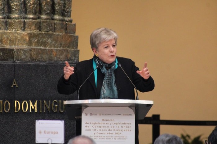 SRE, lista para atender a comunidad mexicana en Ecuador: Bárcena