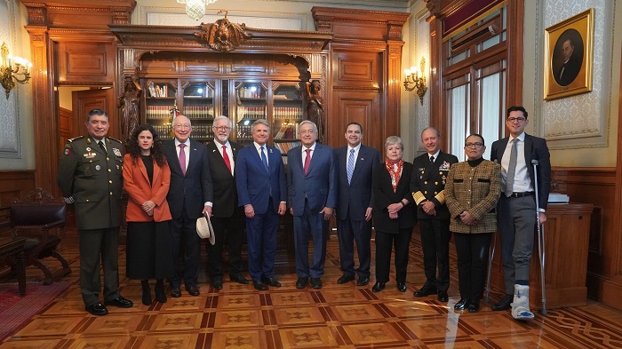 Presidente dialoga con congresistas republicanos y demócrata en Palacio Nacional