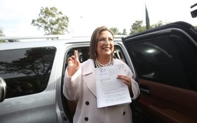 Denuncia Xóchitl Gálvez a Claudia Sheinbaum ante el INE