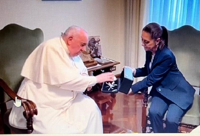 Sheinbaum entregará a Basílica rosa de plata bendecida por Francisco