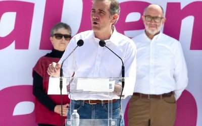 Arremete Córdova en el Zócalo contra iniciativa de reforma al INE
