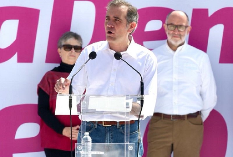 Arremete Córdova en el Zócalo contra iniciativa de reforma al INE