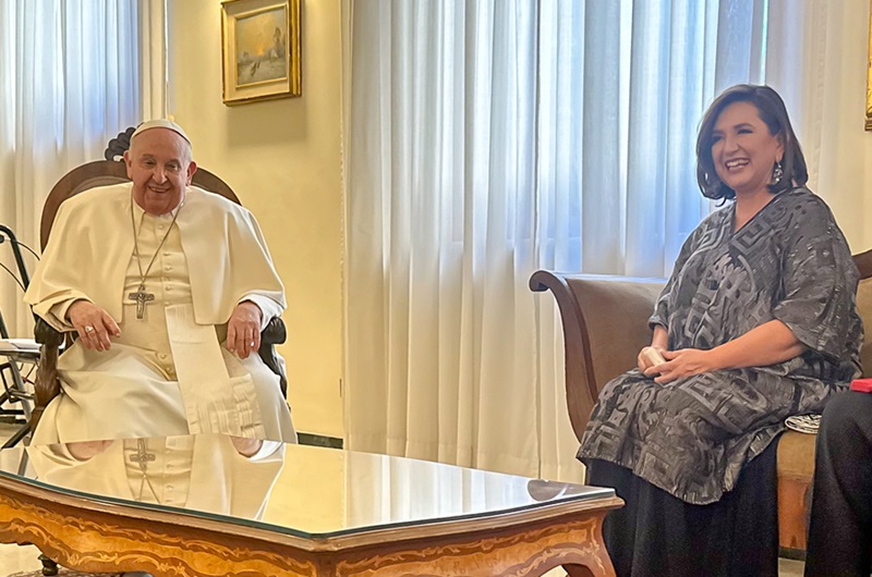 Xóchitl madruga a Claudia con su visita al Papa