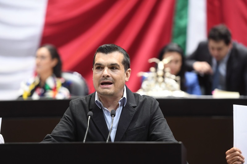 En Michoacán y Guerrero, deben desaparecer los poderes, pide diputado panista