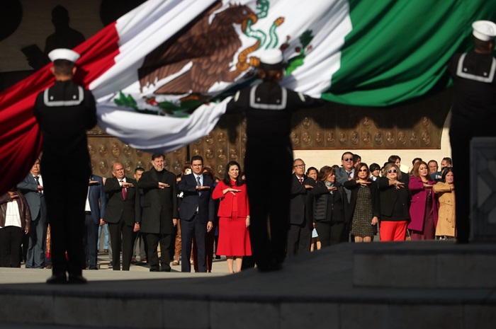 Realizan en la Cámara de Diputados ceremonia de honores a la Bandera por el 107 aniversario de la Constitución Política