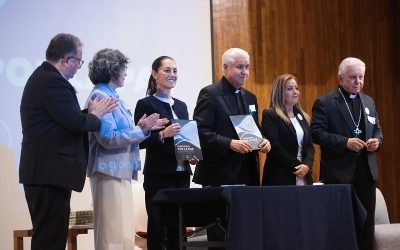 Firma Sheinbaum ‘Compromiso Por la Paz’ de la CEM pese a diferencias