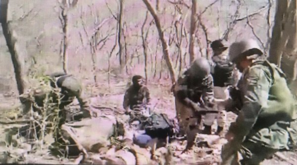 Ataque al Ejército: Comando armando derriba helicóptero artillado