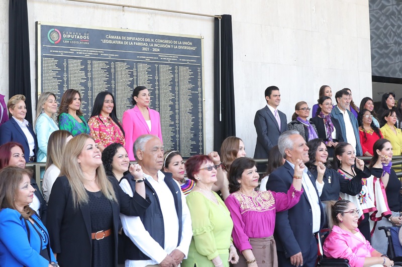 Diputados y diputadas develan placa alusiva a la LXV “Legislatura de la Paridad, Inclusión y Diversidad”