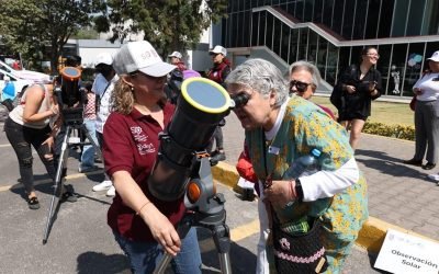 Acuden más de 2 mil personas al IPN para presenciar histórico eclipse total de Sol