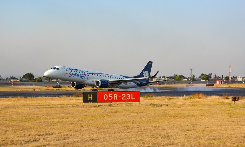 AICM REHABILITA LA PISTA 05R-23L