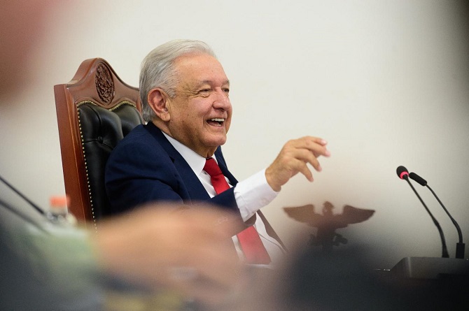 AMLO felicita a clavadistas Osmar Olvera y Juan Manuel Celaya por medalla de plata en París 2024