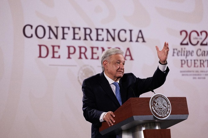 Llama AMLO a campesinos a abrir autopista México-Puebla; gobierno pagará daños conforme avalúo