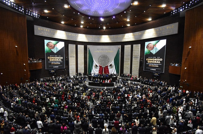 Ifigenia Martínez y Hernández declara la apertura del primer periodo de sesiones de la LXVI Legislatura