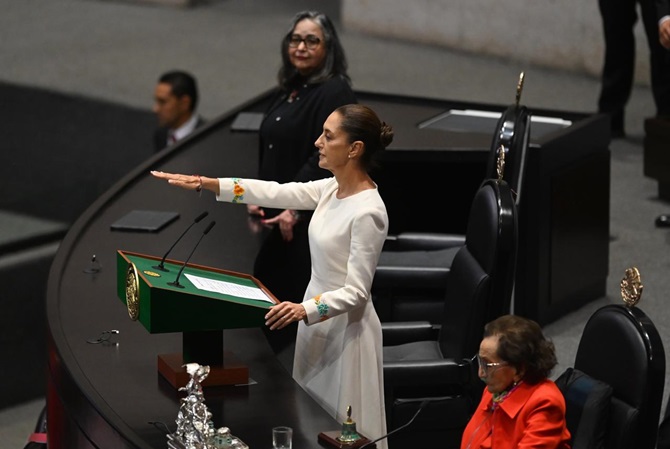 Llama morena cerrar filas en torno a la Presidenta de la República; frente actitudes hostiles en contra del país