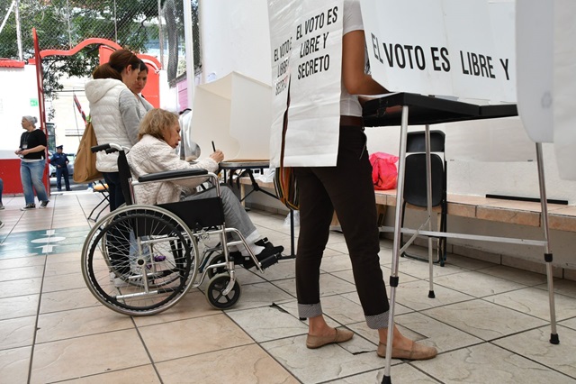 Buscan INE y ONG fortalecer los derechos político electorales de las personas con discapacidad en el marco del PEEPJF 2024 2025