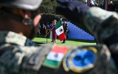 A México se le respeta, no somos colonia de ningún país: Presidenta en conmemoración del Día de la Bandera