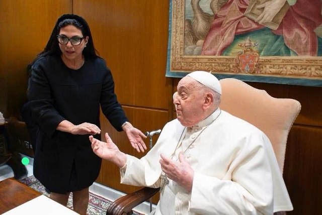 PRESIDENTA DE LA COMISIÓN DE ASUNTOS MIGRATORIOS,  MARCELA GUERRA, SE REÚNE CON PAPA FRANCISCO