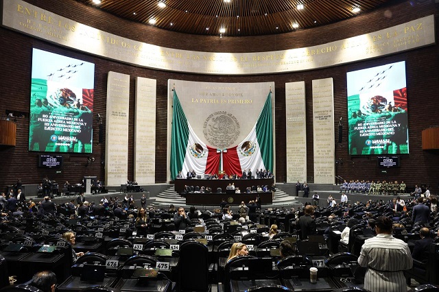 Cámara de Diputados dedica sesión solemne para conmemorar los aniversarios 110 de la Fuerza Aérea y 112 del Ejército