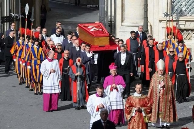 Vaticano alista últimos detalles del funeral del papa Francisco