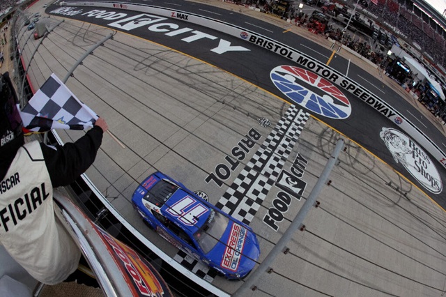 Denny Hamlin, el piloto a vencer en la Food City 500