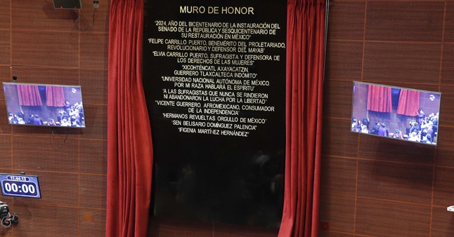Develan en Muro de Honor del Senado de la República el nombre de Ifigenia Martínez Hernández