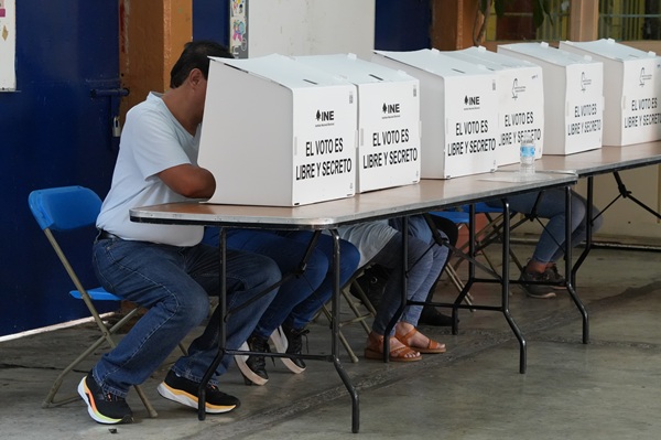 Inédito, impresionante, maravilloso, democrático…