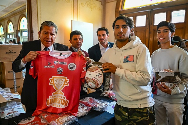 Gobernador David Monreal y Oribe Peralta impulsan la paz en Zacatecas con futbol juvenil