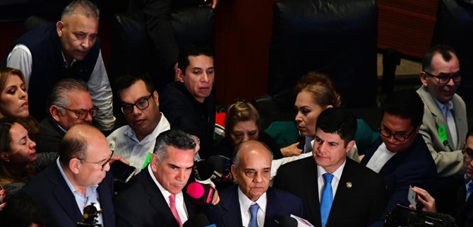 Más versiones: ‘Alito’ buscaría exiliarse, en Palacio no soportan a Noroña y…