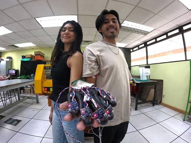 Estudiantes del IPN desarrollan guante que verbaliza palabras de la Lengua de Señas Mexicana