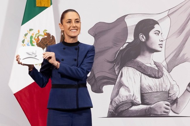 Presentan logo y símbolo de auto eléctrico Olinia; está basado en alebrijes