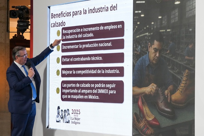 Informa Ebrard sobre decreto que suspende importación temporal de calzado terminado
