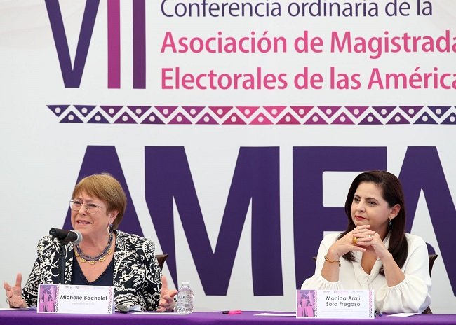 La democracia y los derechos de las mujeres están bajo peligro; no daremos un paso atrás para combatir el intento de silenciarlas: Michelle Bachelet