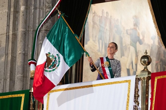 Sheinbaum hace historia en su primer Grito: reivindica a mujeres y dice apellidos reales de heroínas mexicanas