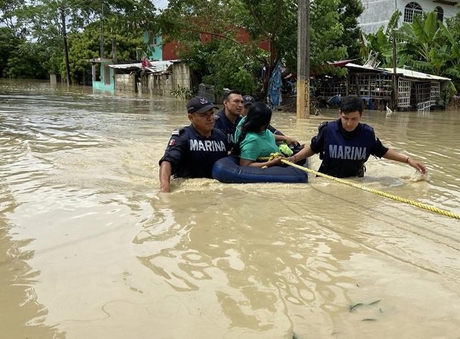 Marina brinda apoyo a los afectados en Veracruz, Puebla y San Luis Potosí a través del Plan Marina en su Fase de Auxilio
