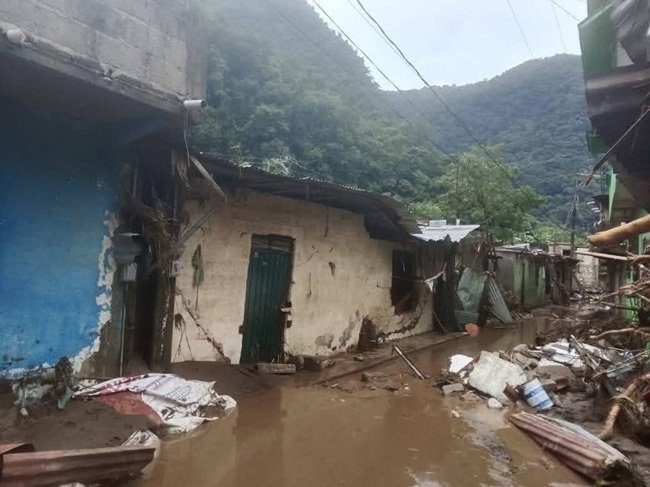 SEP continua supervisando planteles afectados por lluvias en San Luis Potosí y Veracruz para garantizar un regreso seguro a clases