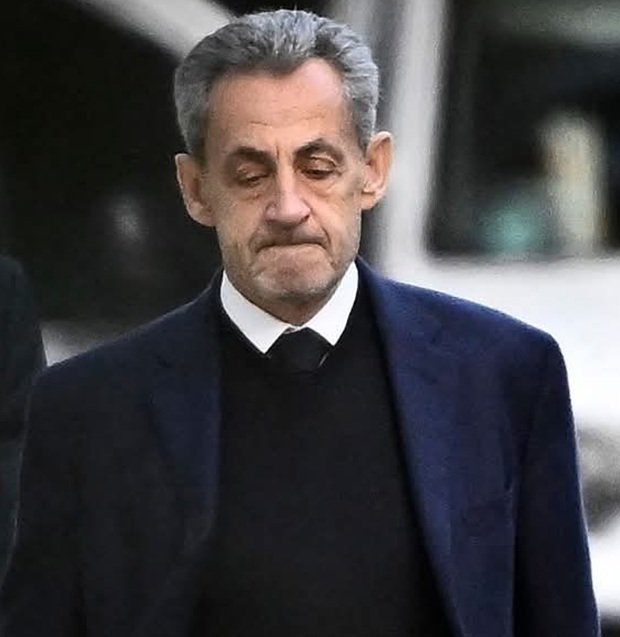 Ex presidente francés Nicolas Sarkozy entra a prisión por asociación ilícita