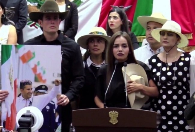 Reprocha Grecia Quiroz omisión del Estado en crimen de su esposo