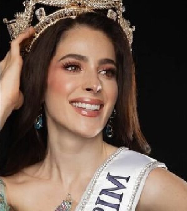 La reina rebelde y el papá poderoso