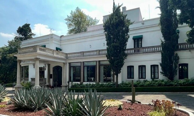 Alto inmediato a la matanza de gatos en el Complejo Cultural Los Pinos