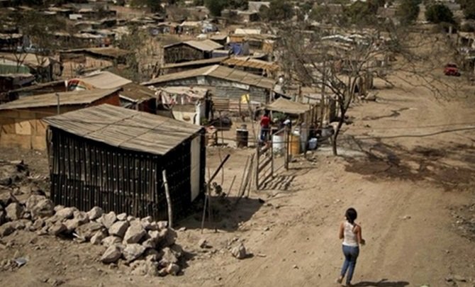 Festejan siete años de ir hacia atrás