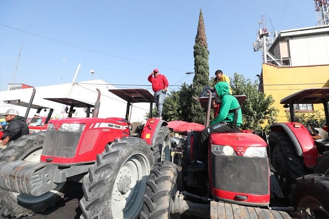 Gobierno federal alcanza acuerdo con transportistas y agricultores