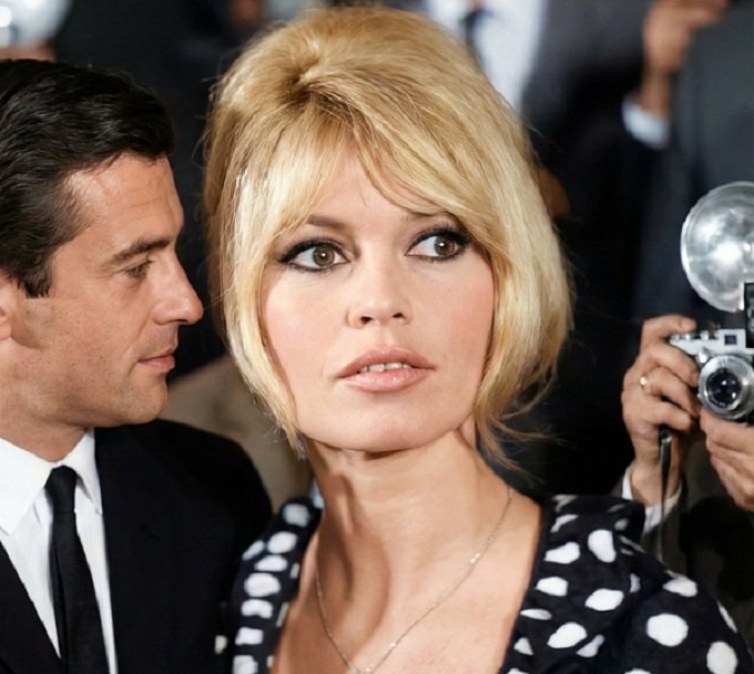 BRIGITTE BARDOT, ENTRE EL MITO Y LA INCOMODIDAD. UNA LEYENDA IMPOSIBLE DE DOMESTICAR